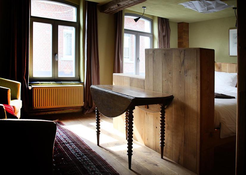 Poeziehotel Surplace - 15 Min Van Pairi Daiza & Industriezone Ghislenghien Bever Exterior foto